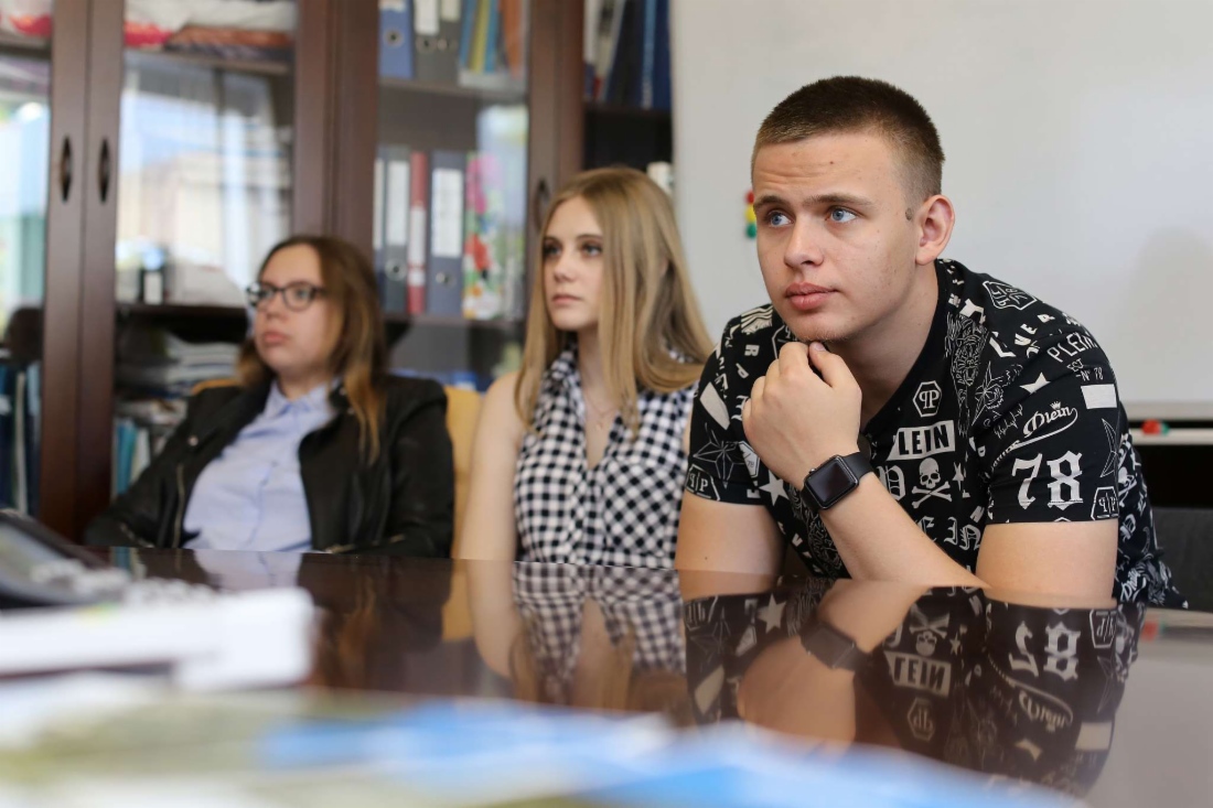 Студенты Кубанского государственного технологического университета внимательно слушают