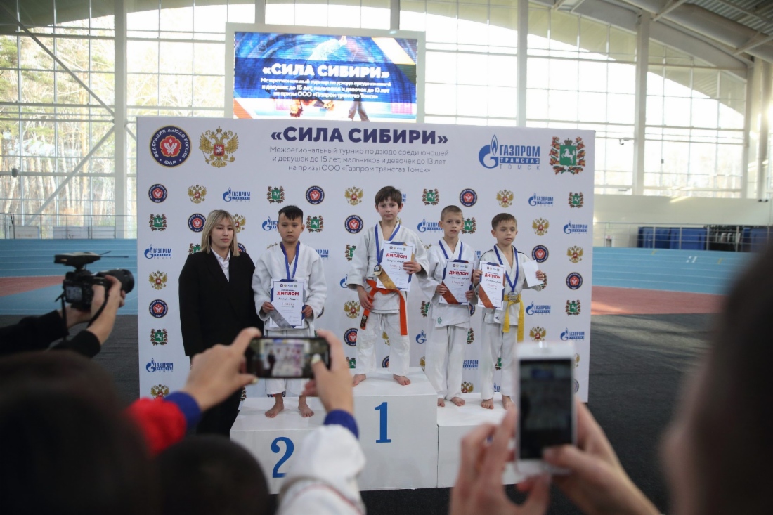 На турнире «Сила Сибири» было разыграно 32 комплекта наград