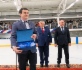 Символический ключ от корта вручен начальнику спортивного комплекса Михаилу Вуйцику