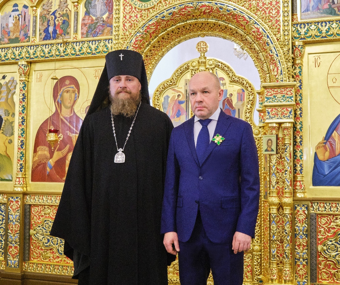 Архиепископ Николай вручил Александру Корякину орден преподобного Серафима Саровского