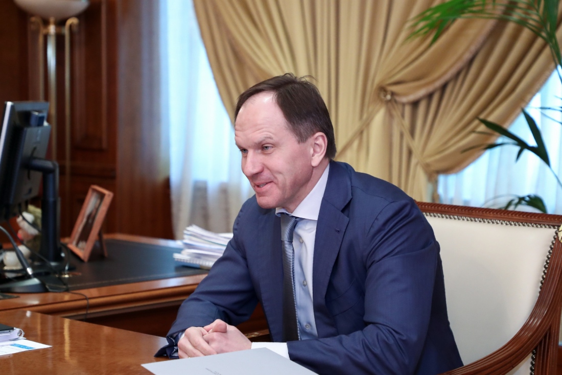 Министр Российской Федерации по делам Северного Кавказа Лев Кузнецов во время рабочей встречи с Алексеем Миллером
