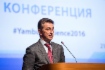 С приветственным словом выступает главный инженер — первый заместитель генерального директора ООО «Газпром добыча Ямбург» Олег Николаев