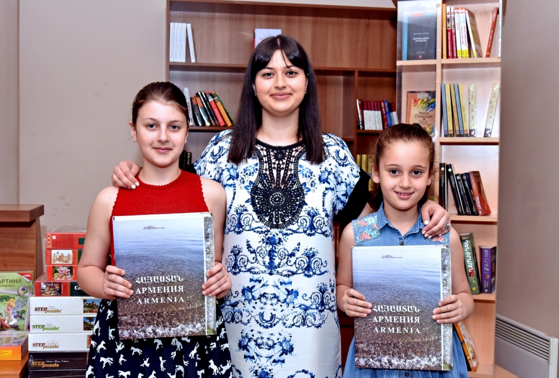 Победители конкурса получили подарки