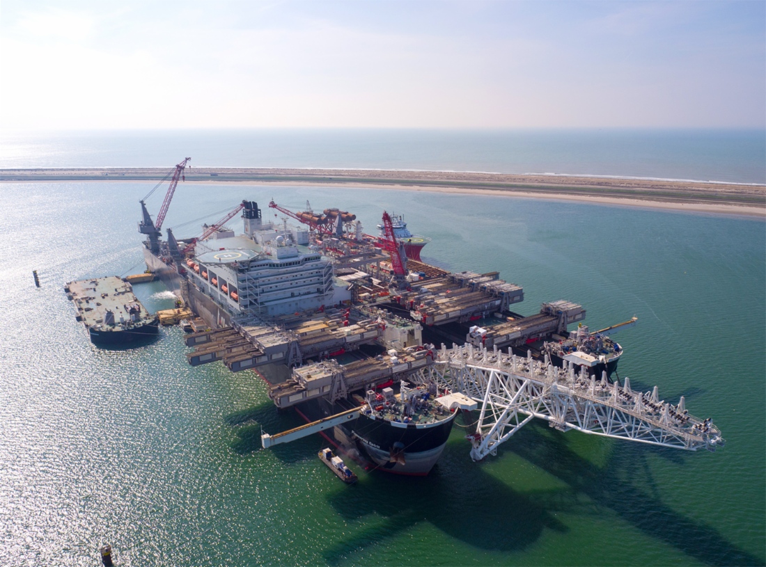 Судно Pioneering Spirit возобновляет укладку «Турецкого потока»