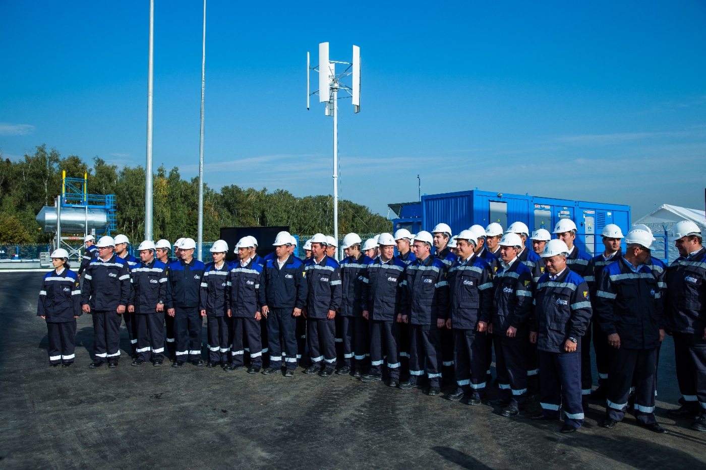 Работники ООО «Газпром трансгаз Москва» во время торжественного ввода в эксплуатацию КРП-16