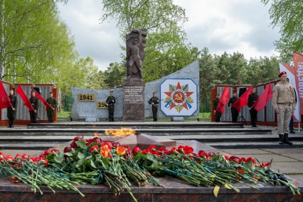 В поселке Тюльган Оренбургской области зажжен Вечный огонь