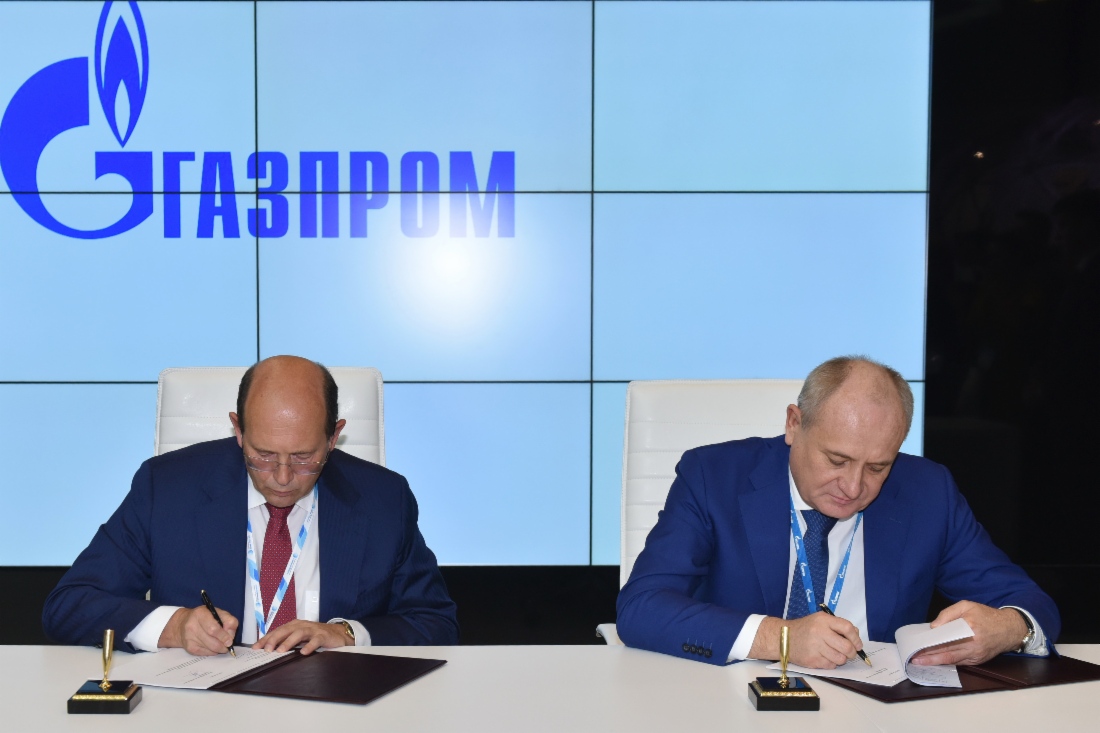 В рамках VII Петербургского международного газового форума Председатель Правления Государственной компании «Российские автомобильные дороги» («Автодор») Сергей Кельбах и Виталий Маркелов подписали План мероприятий (Дорожную карту) по развитию газозаправочной инфраструктуры на федеральных автомобильных дорогах, входящих в зону ответственности «Автодора»
