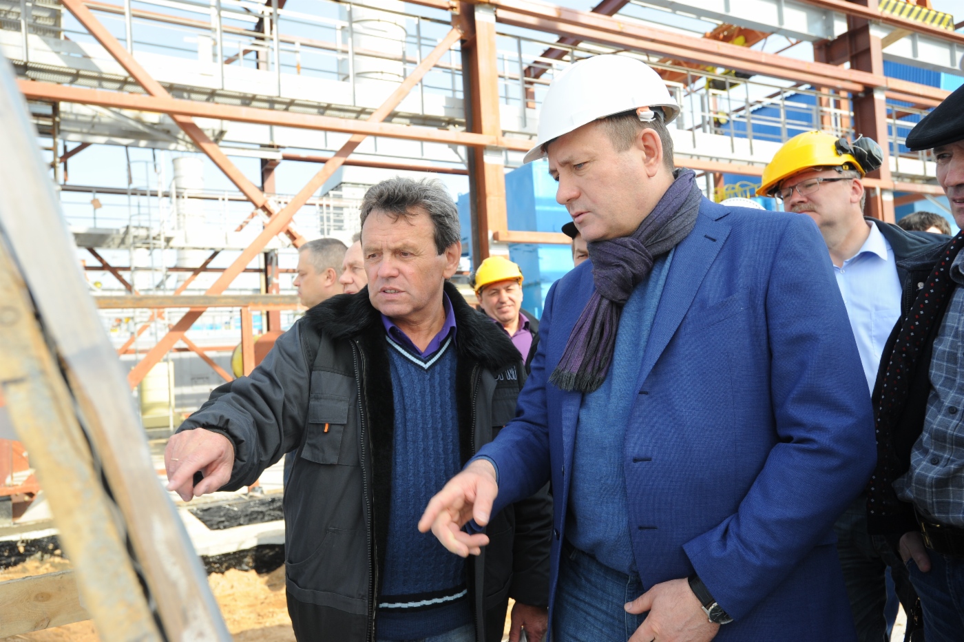 Виталий Маркелов (справа на переднем плане) на КС «Нюксеницкая»