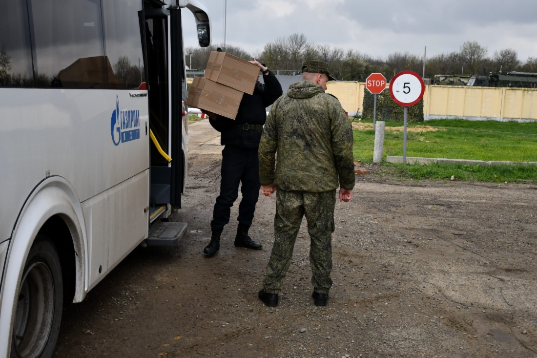 Передача гуманитарной помощи от ставропольских газовиков