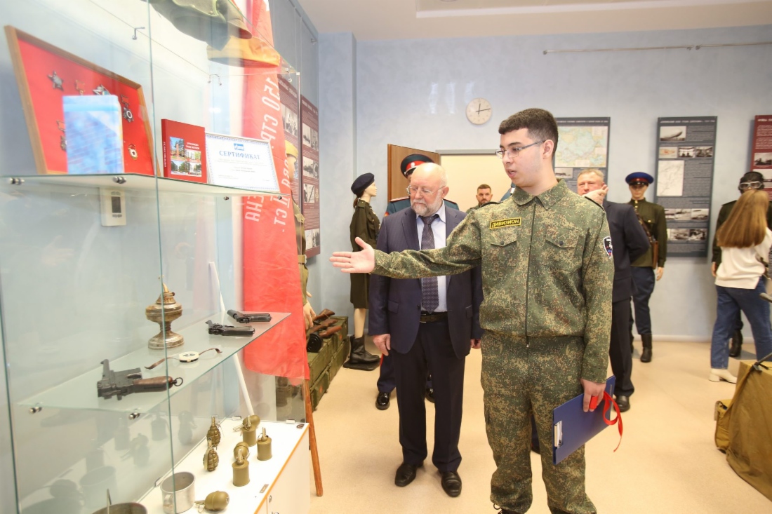 Ямальские поисковики провели экскурсию для первых посетителей новой экспозиции