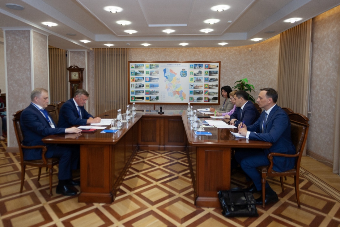 Встреча генерального директора ООО «Газпром межрегионгаз» Сергея Густова с губернатором Псковской области Михаилом Ведерниковым
