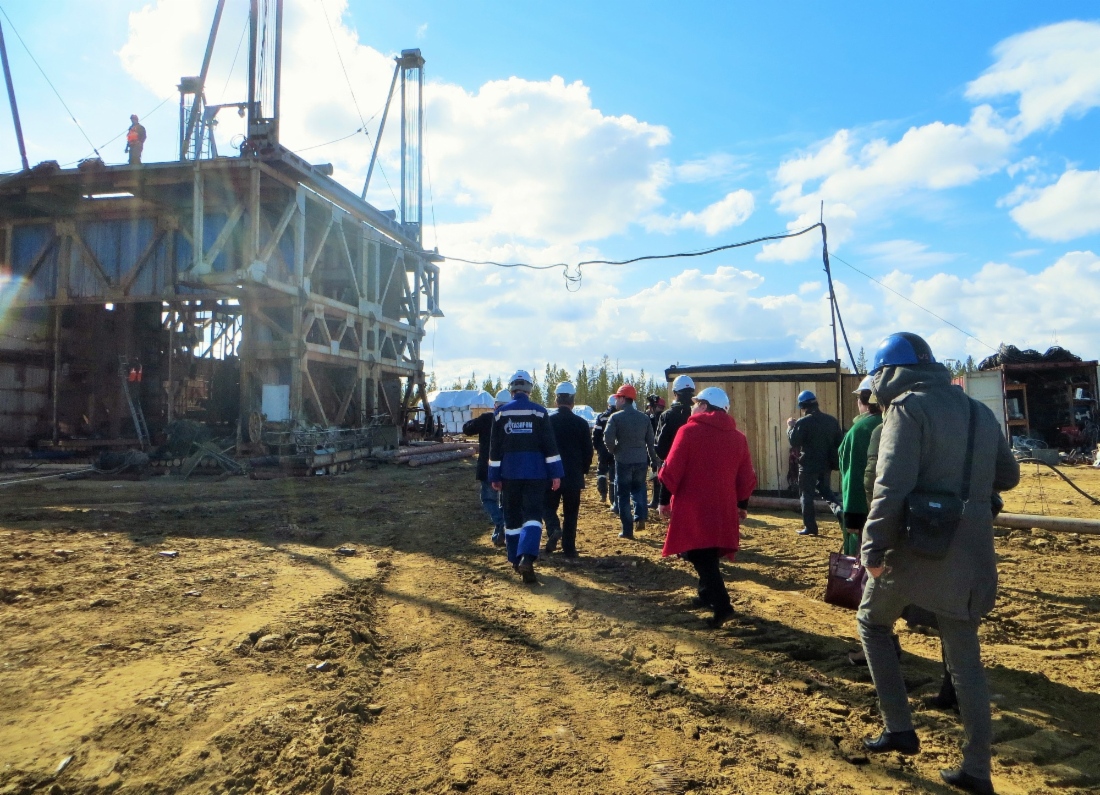 Выезд на площадку разведочной скважины № 582 Тас-Юряхского нефтегазоконденсатного месторождения