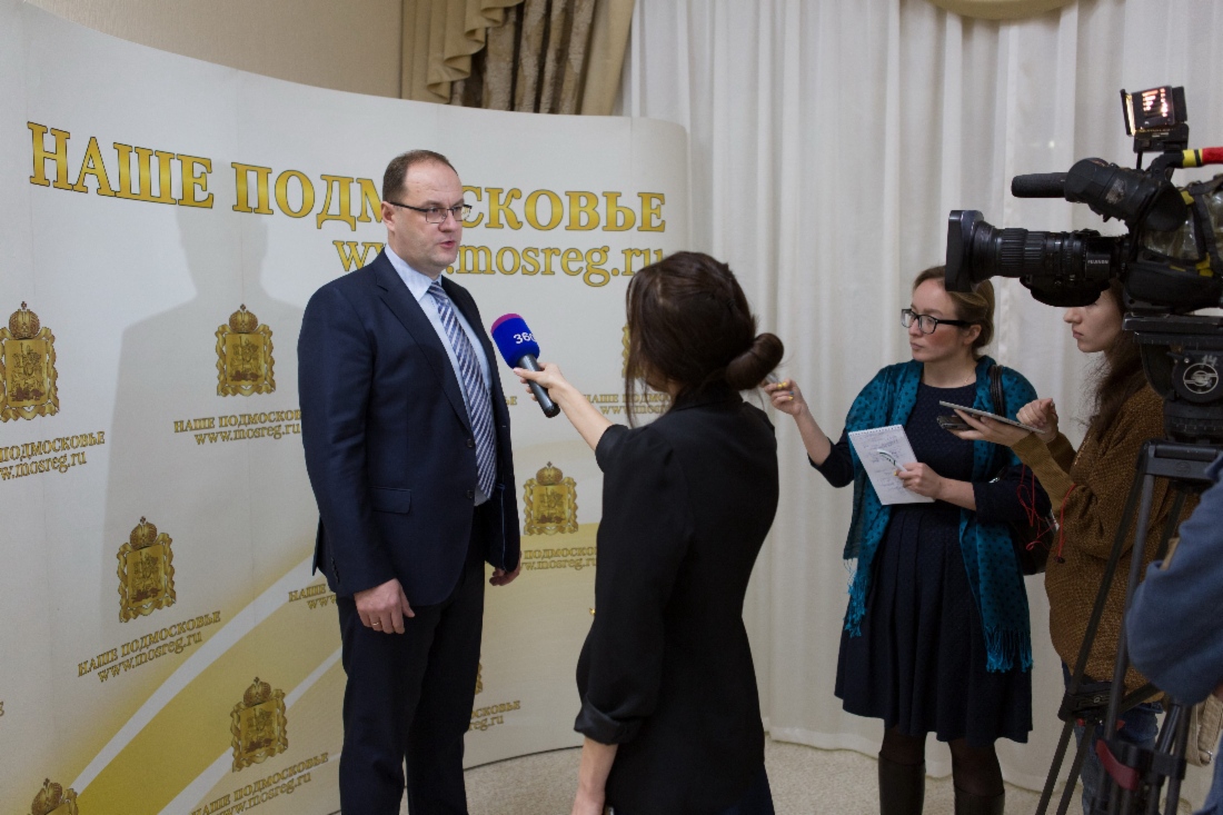 Генеральный директор ООО «Газпром трансгаз Москва» Александр Бабаков дает интервью журналистам