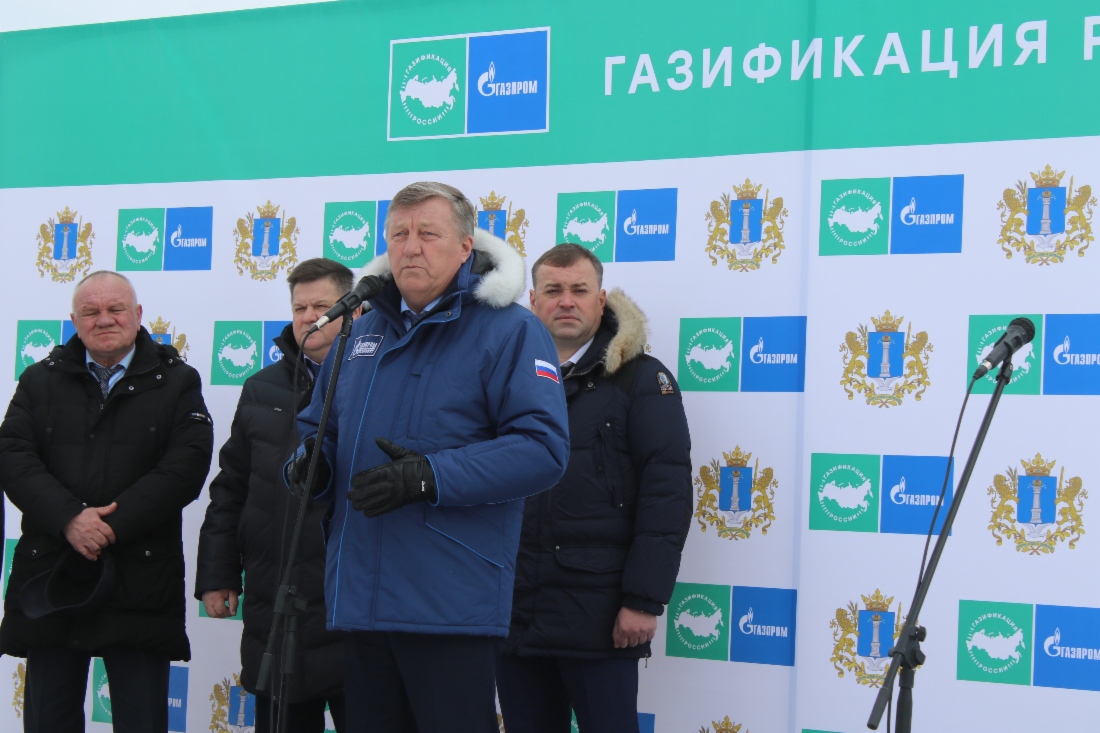 Генеральный директор ООО «Газпром межрегионгаз Ульяновск» и ООО «Газпром газораспределение Ульяновск» Владимир Камеко поздравил жителей села Малая Борла с приходом природного газа