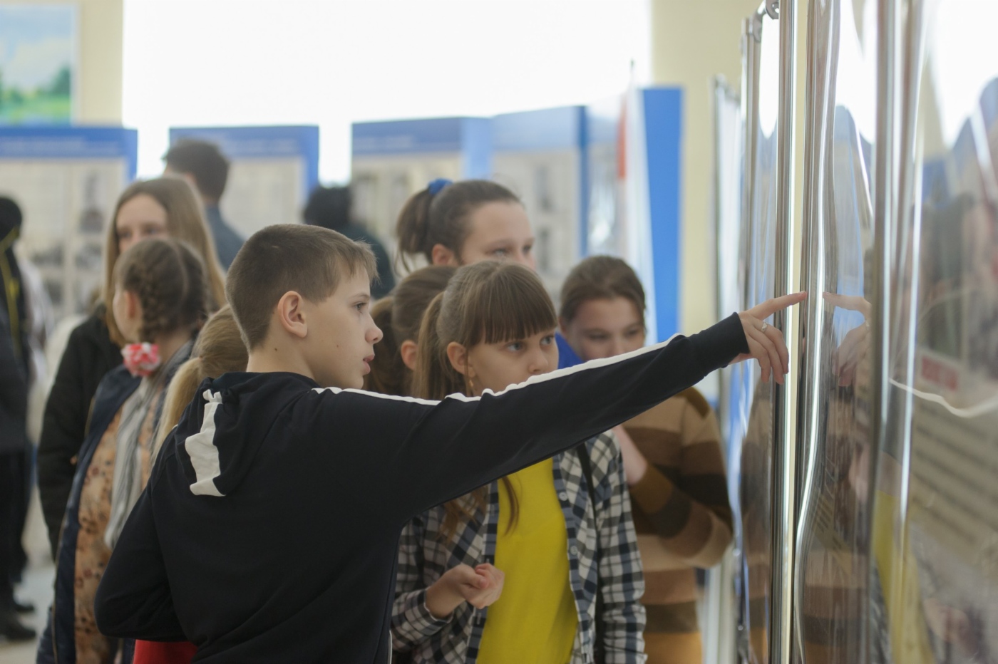 В Петровске открылась мобильная выставка агитационных плакатов времен Великой Отечественной войны