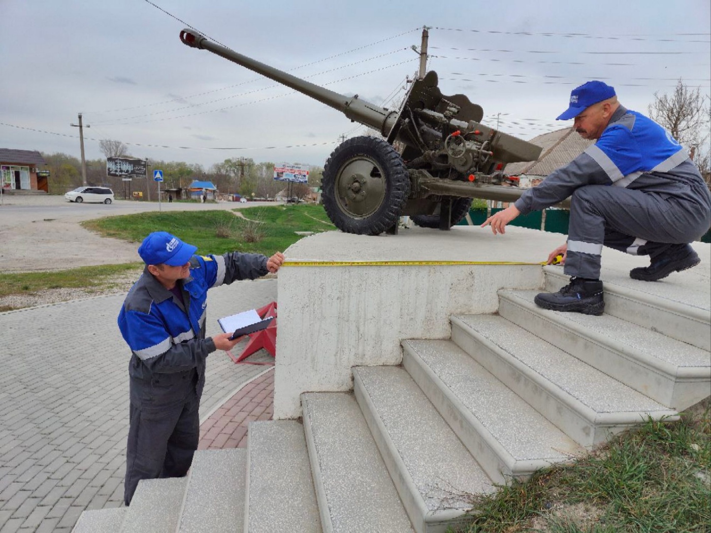 Памятник «Пушка боевой славы воинам, защищавшим Кавказ в годы Великой Отечественной войны 1941–1945 годов» в поселке Калининский Моздокского района Республики Северная Осетия — Алания