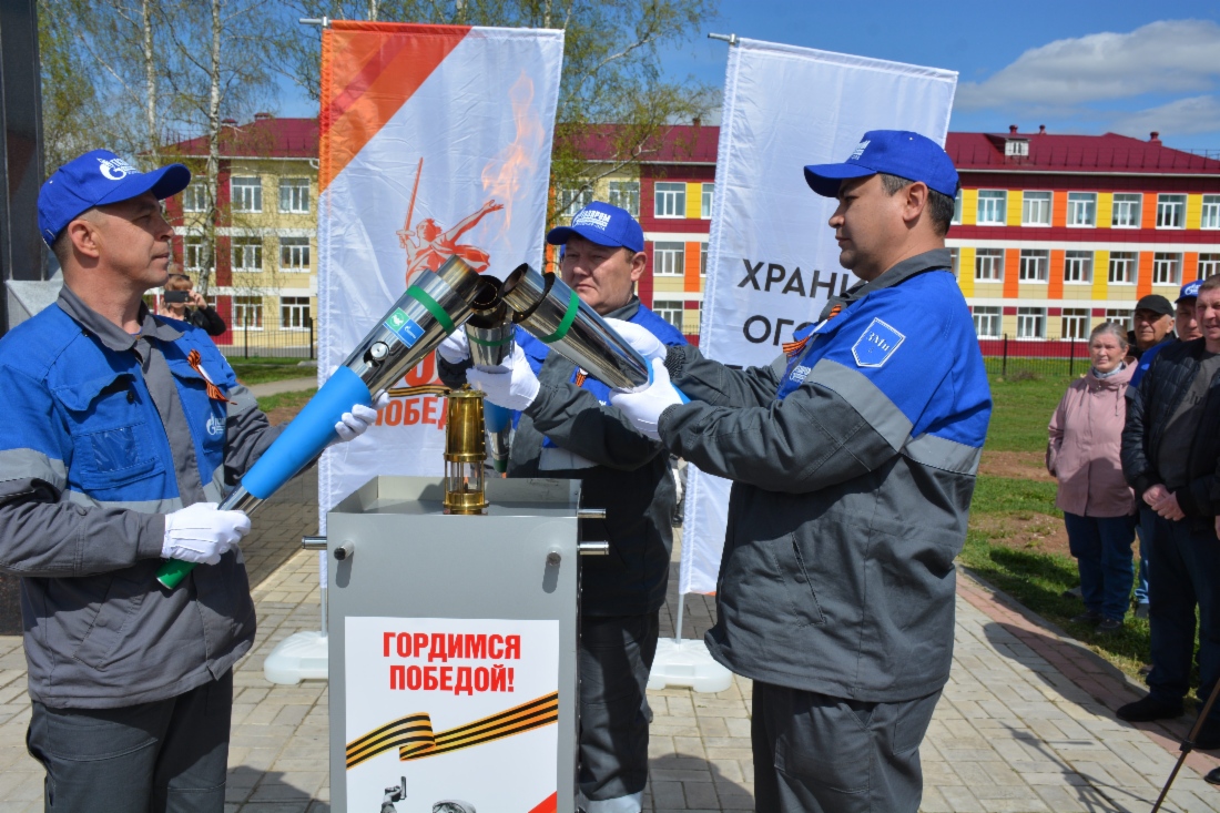 Зажжение факелов специалистами Йошкар-Олинского филиала ООО «Газпром газораспределение Йошкар-Ола»