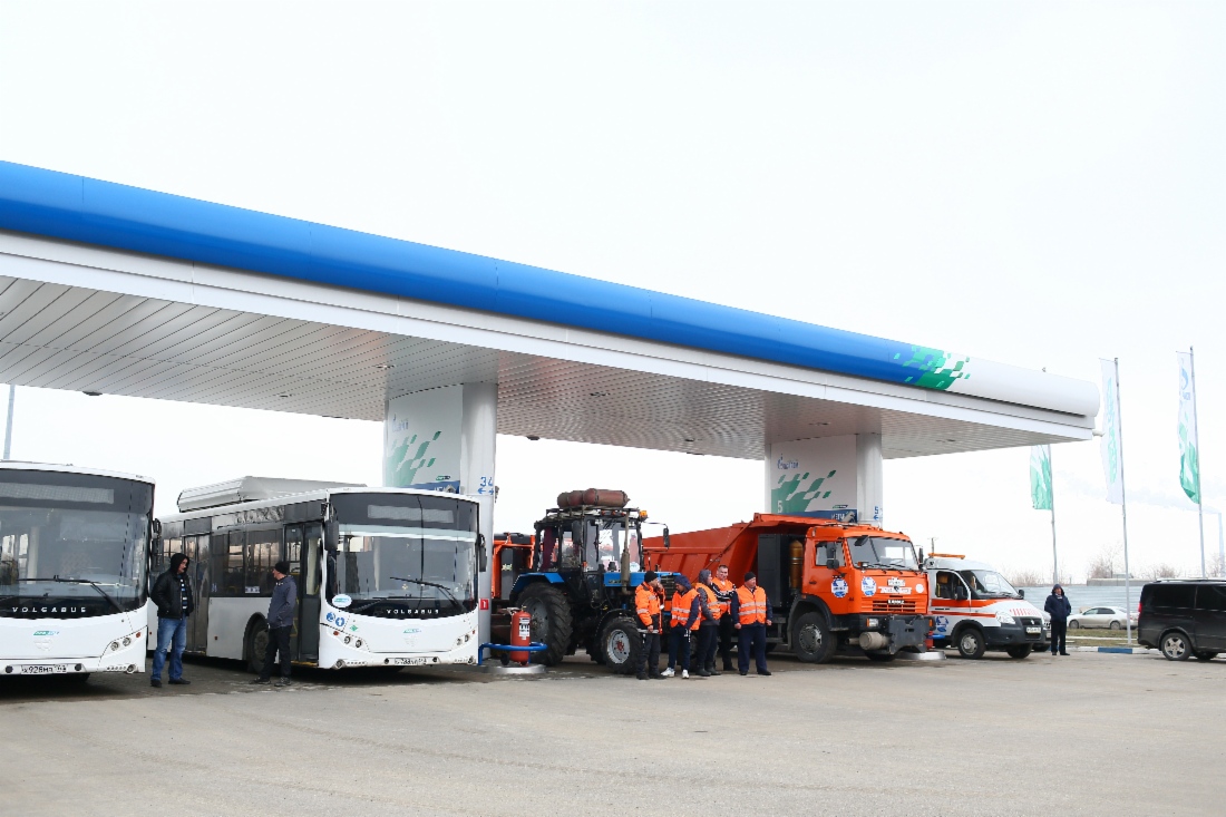 Делегация «Газпрома» посетила новую автомобильную газонаполнительную компрессорную станцию компании в г. Тольятти