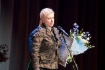 Людмила Чиркова («Газпром центрремонт») получает приз за первое место в номинации «Лучшее корпоративное печатное СМИ»