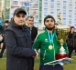 Ханакай Ханакаев вручает Кубок победителя турнира капитану команды Dream team