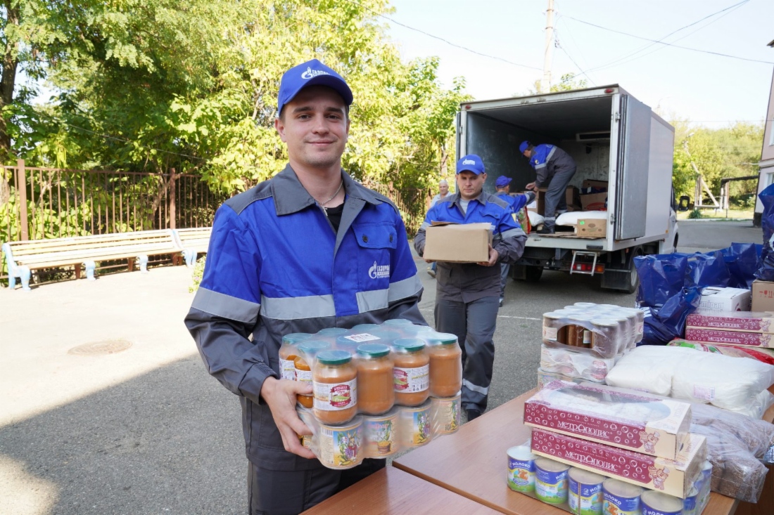 Газовики привезли продуктовые наборы в санаторную школу-интернат № 21 села Подлужного Ставропольского края