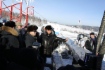 Александр Ананенков и Аман Тулеев осматривают объекты метаноугольного промысла на Талдинском месторождении