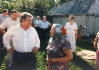 На родине со своей няней, июль 1998 год. Фото Вячеслава Полунина