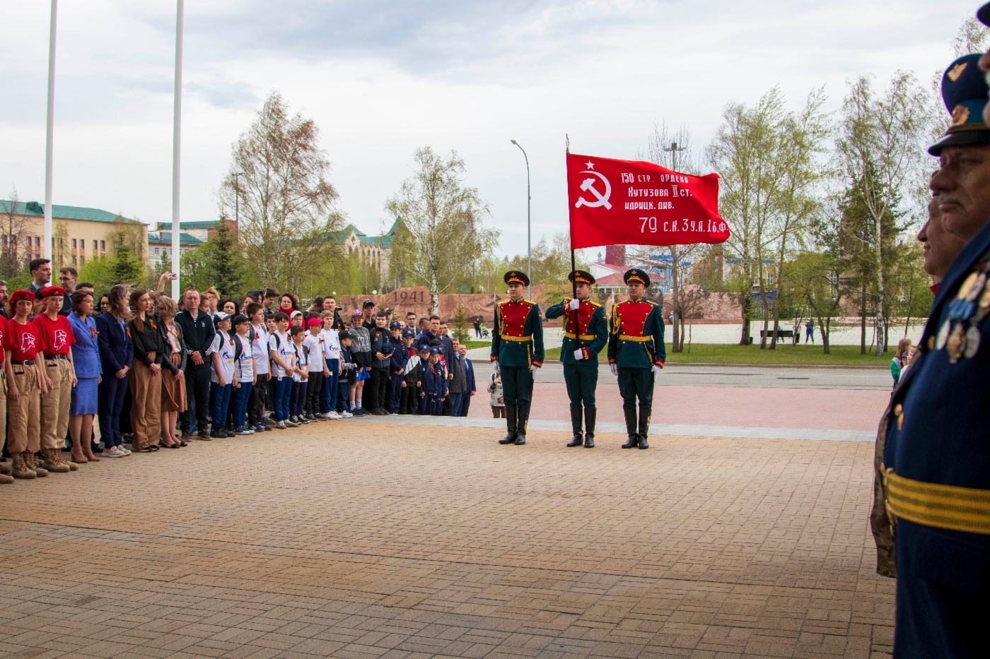 Символ Победы вернулся на место хранения в центральный офис ООО «Газпром трансгаз Югорск» (Югорск, ХМАО-Югра)