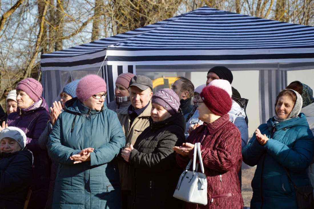 Жители села Понизовье на торжественной церемонии