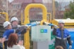 Зажжение газовой горелки на мероприятии по запуску распределительного газопровода в г. Белокуриха Алтайского края
