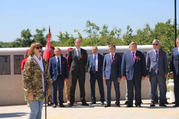 Церемония перезахоронения в рамках международной военно-патриотической акции «Вахта памяти — 2018»