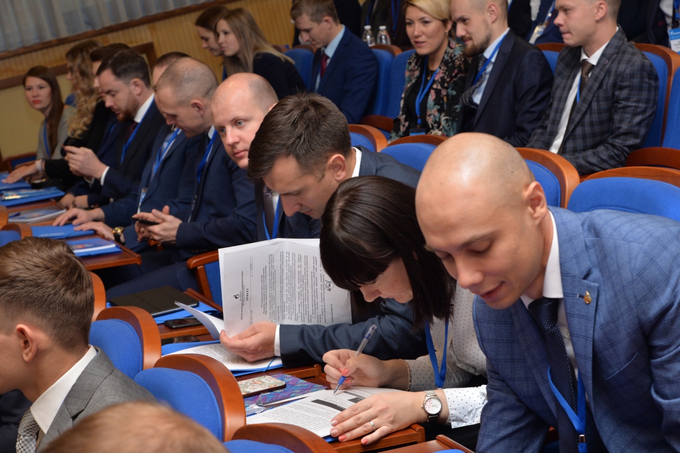 Участники совещания на панельной дискуссии, 11 ноября 2019 года