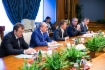Алексей Миллер (в центре) во время рабочей встречи с Милорадом Додиком