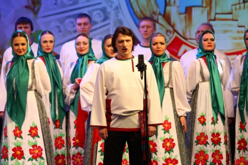 Хор имени Пятницкого выступает перед ветеранами