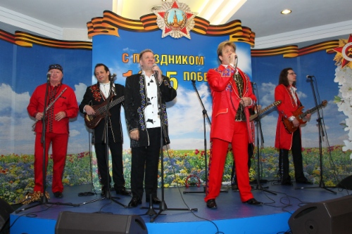 «Песняры» выступают перед ветеранами
