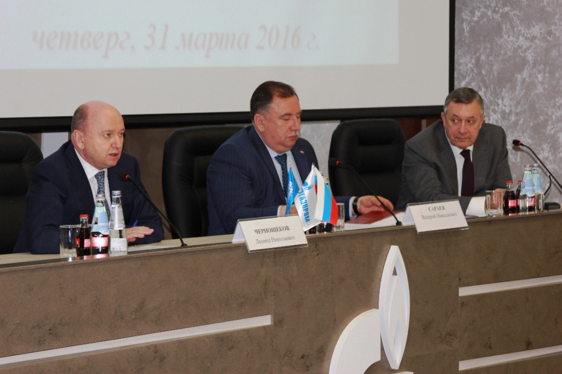 Президиум Совета: генеральный директор ООО «Газпром трансгаз Саратов» Леонид Чернощеков, глава администрации МО «Город Саратов» Валерий Сараев, председатель Совета Николай Бушуев