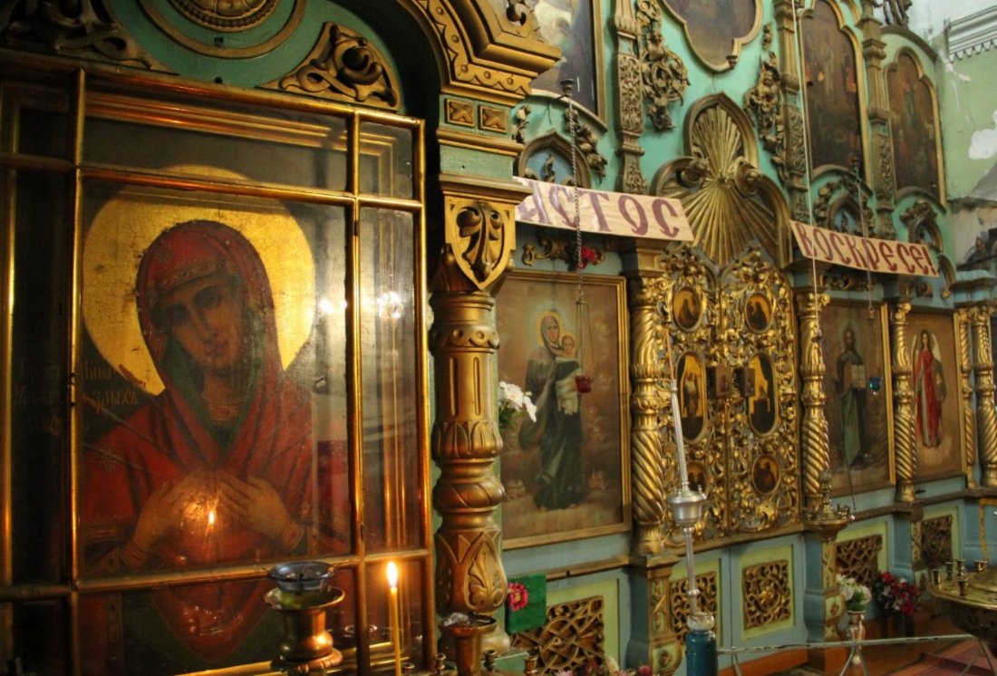 В помещении храма святителя Гурия, архиепископа Казанского в с. Богатырево