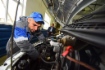 Слесарям необходимо было выявить неисправности в автомобиле