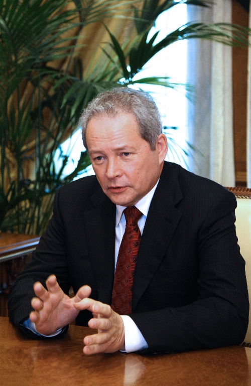 Губернатор Пермского края Виктор Басаргин во время рабочей встречи с Алексеем Миллером