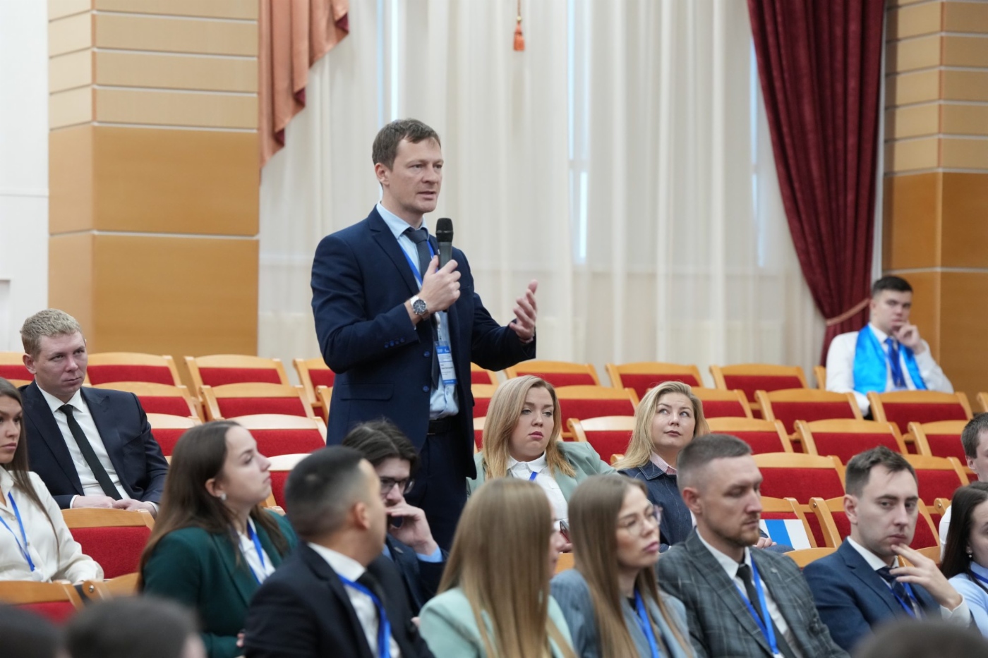 В трехдневной программе совещания — выступления с докладами, обмен опытом, обсуждение актуальных вопросов и планов на предстоящий год