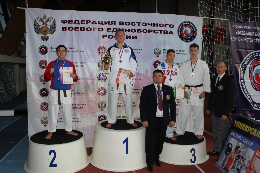 На верхней ступени пьедестала Артем Леготин