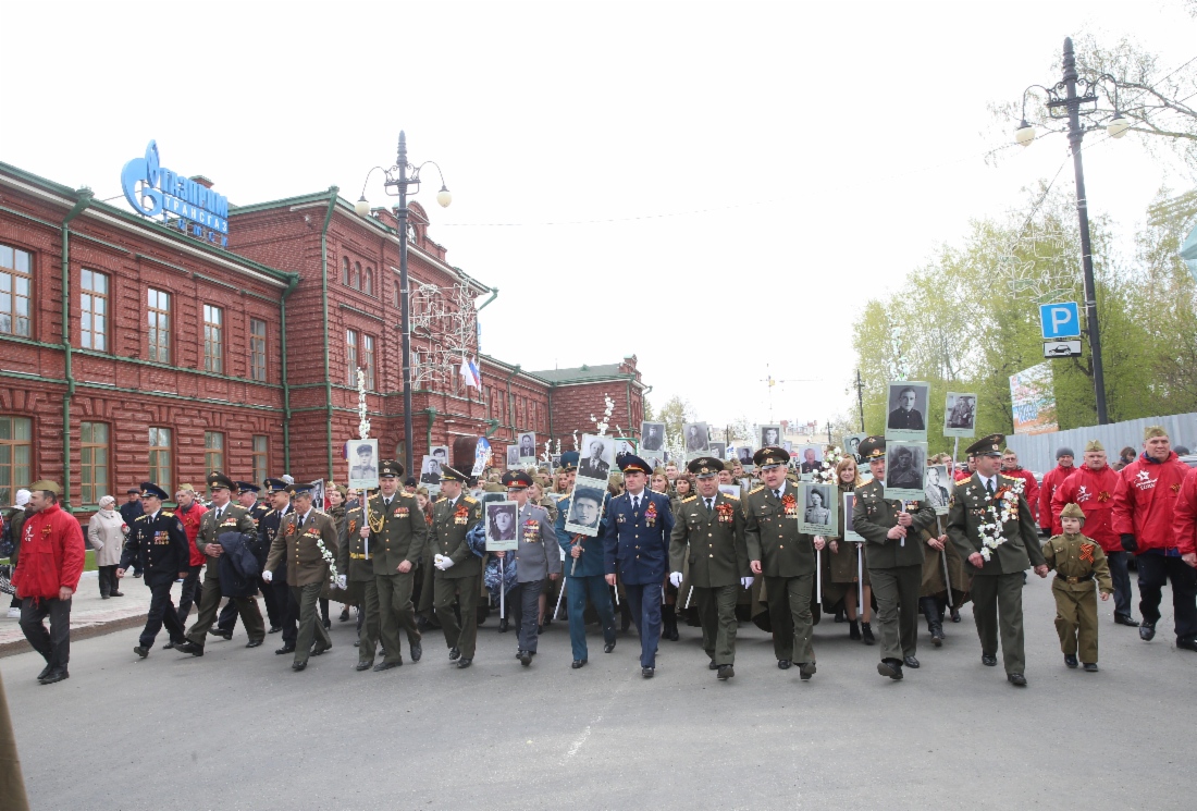 Участники акции «Бессмертный полк» в Томске