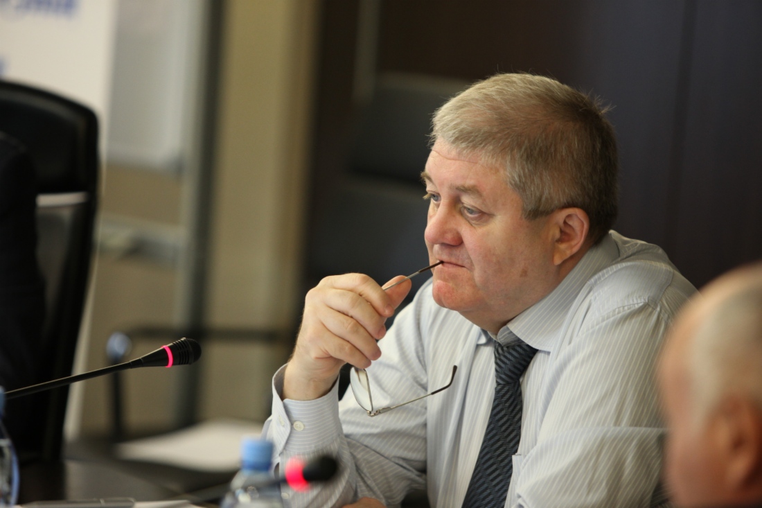 Александр Ананенков провел совещание по вопросам проектирования и строительства на Северо-Западе России газопроводов «Ухта — Торжок», «Починки — Грязовец», «Грязовец — Выборг», «СРТО — Торжок», линейных компрессорных станций и расширения Грязовецкого газотранспортного узла, а также с группой специалистов «Газпрома» посетил площадку строительства КС «Портовая»