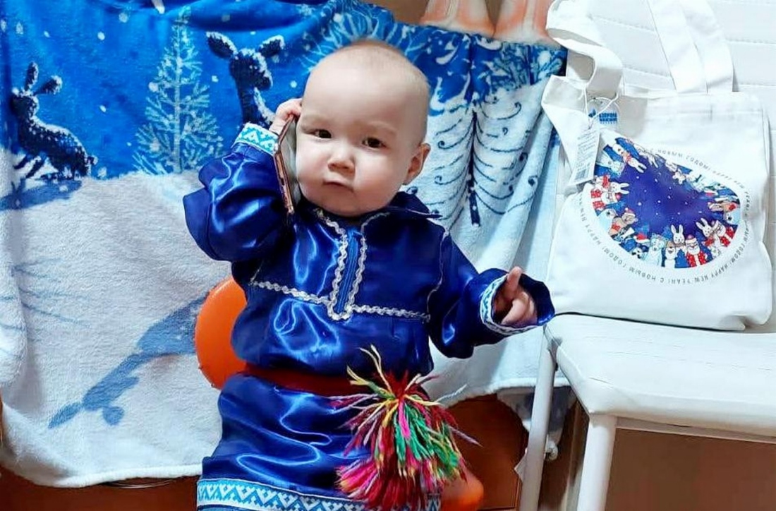 Ребенок из числа коренных малочисленных народов Севера получил подарок от ООО «Газпром добыча Ноябрьск»