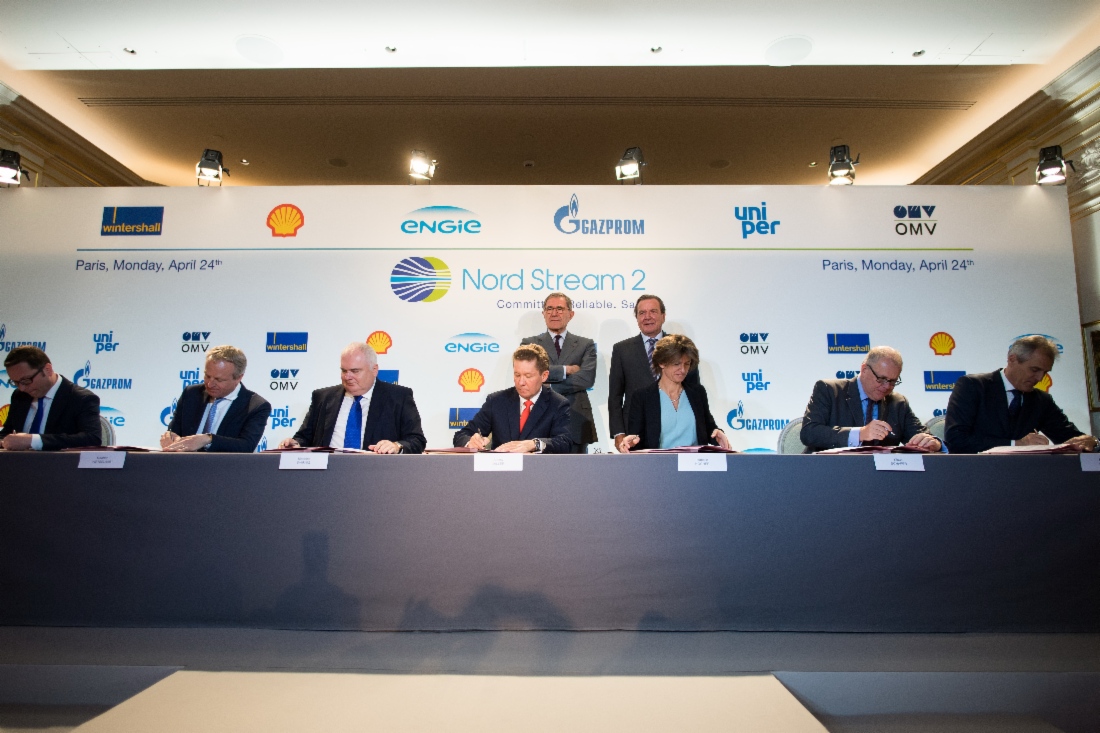 Председатель Правления Wintershall Holding GmbH Марио Мерен, Член Исполнительного комитета концерна Shell Маартен Ветселаар, Исполнительный директор Nord Stream 2 AG Маттиас Варниг, Алексей Миллер, Генеральный директор ENGIE SA Изабель Кошер, Председатель Правления Uniper SE Клаус Шефер и Председатель Правления OMV AG Райнер Зеле подписали соглашения о финансировании проекта газопровода «Северный поток — 2»