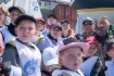 Главный судья Борис Веселиков (справа) объясняет яхтсменам конфигурацию дистанции