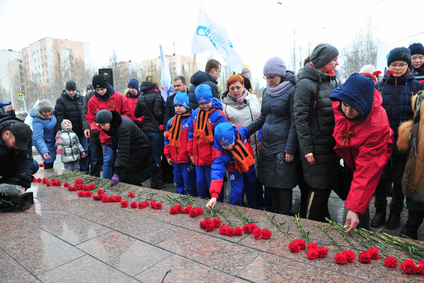 Старт проекту «Земляки» дали на митинге возле Вечного огня в Надыме