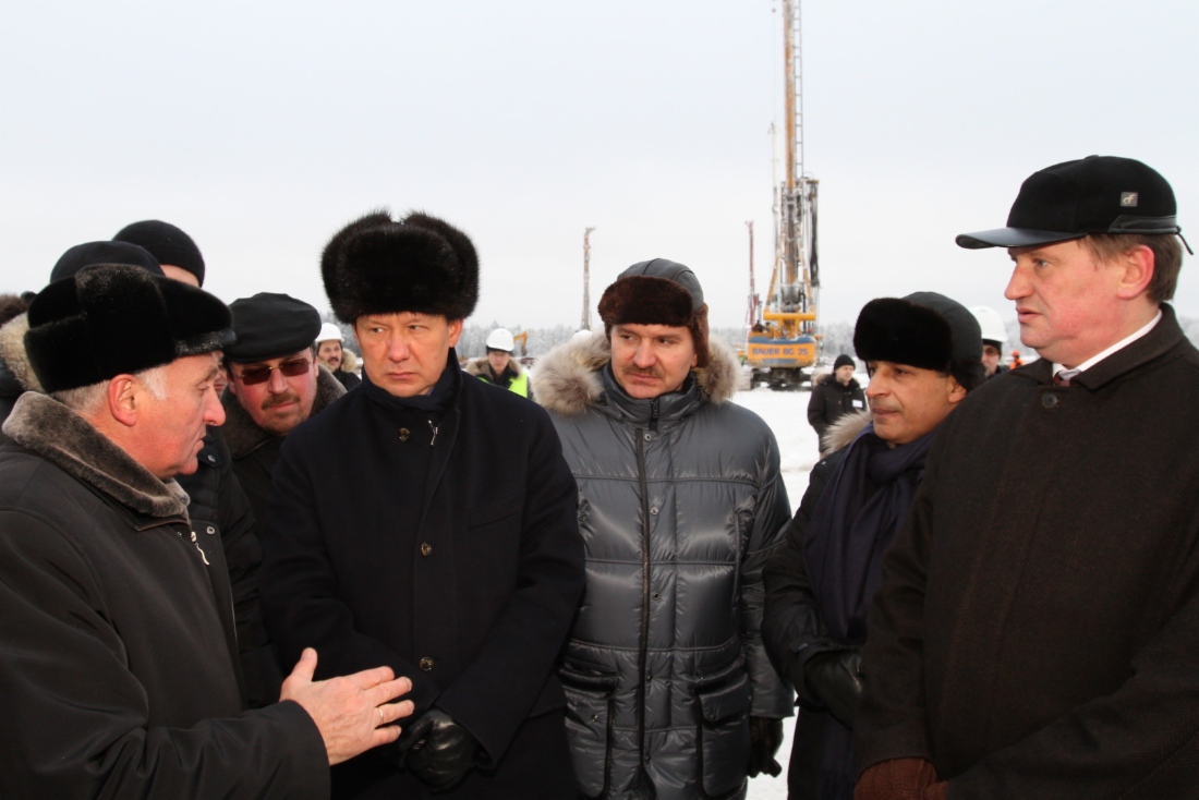 В центре — Председатель Правления ОАО «Газпром» Алексей Миллер и Член Правления, начальник Департамента инвестиций и строительства ОАО «Газпром» Ярослав Голко