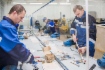 Выполнение практического задания в слесарной мастерской