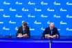 Главный исполнительный директор Linde Engineering Юрген Новики и Виталий Маркелов во время подписания